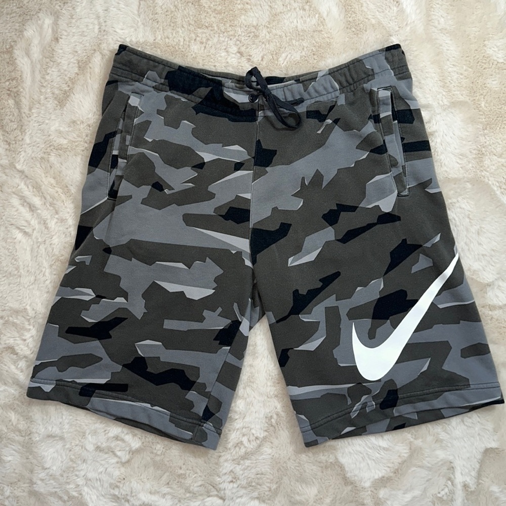 Men’s Camouflage Nike Sweat Shorts Size L